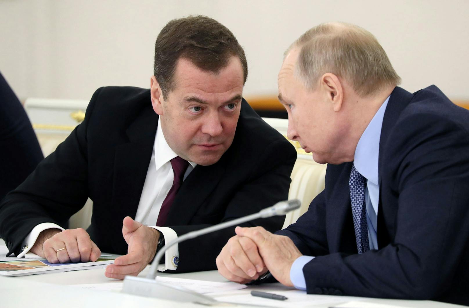 Wladimir Putin und Dmitri Medwedew im Jahr 2019. Da war Medwedew noch Ministerpräsident Russlands.