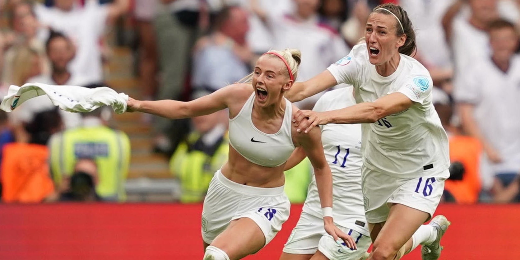 Chloe Kelly riss sich das Trikot vom Leib.
