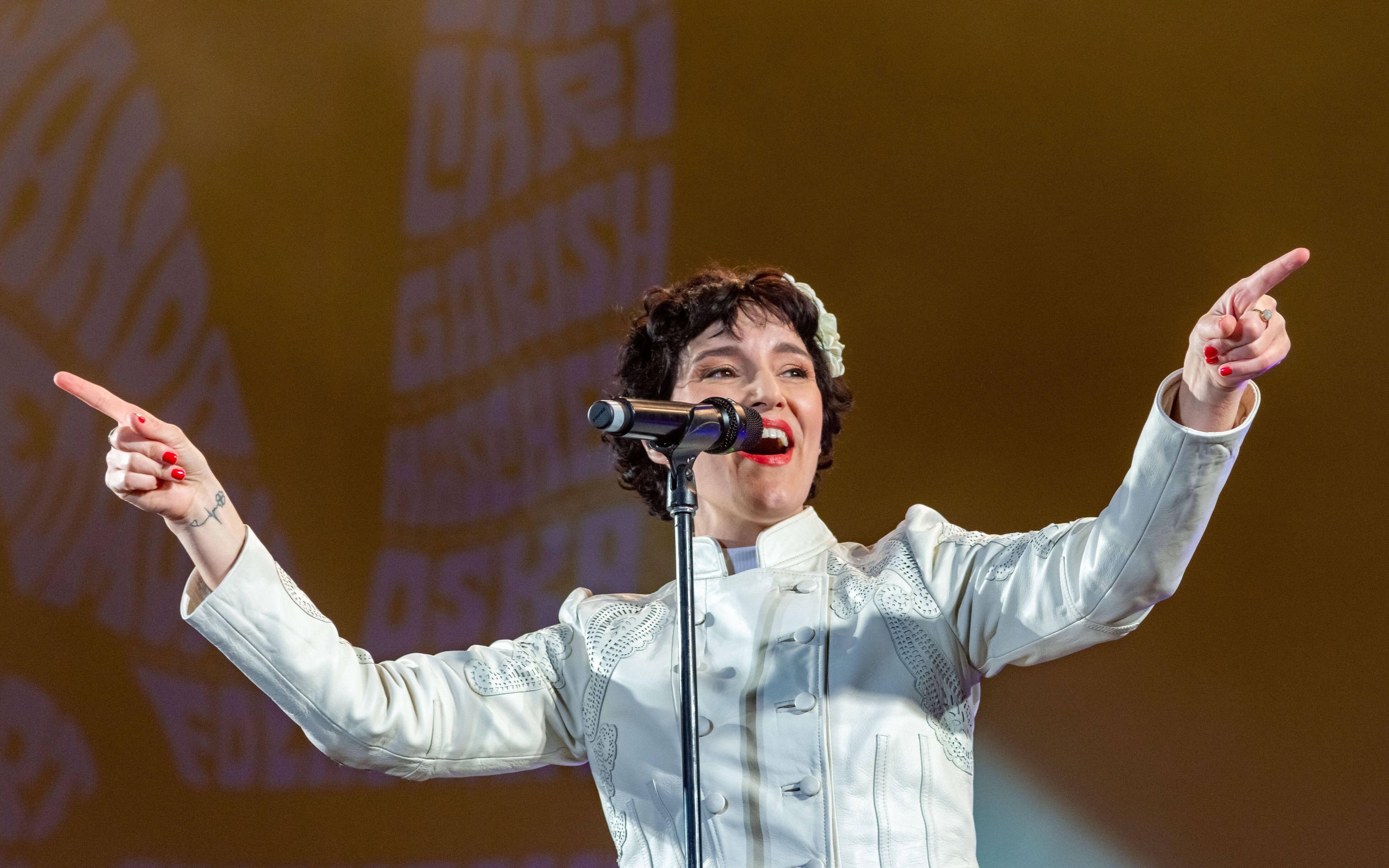 20220327 YesWeCare Solidaritaetskundgebung fuer die Ukraine WIEN, OESTERREICH - 27. MAERZ: Musikerin, Saengerin und Liedermacherin Ina Regen waehrend des enefizkozertes Konzertes bei der YesWeCare Solidaritaetskundgebung fuer die Ukraine am Heldenplatz am 27. Maerz 2022 in Wien, Oesterreich. 220327_SEPA_17_055 Copyright: xIsabellexOuvrardx SEPAxMedia 