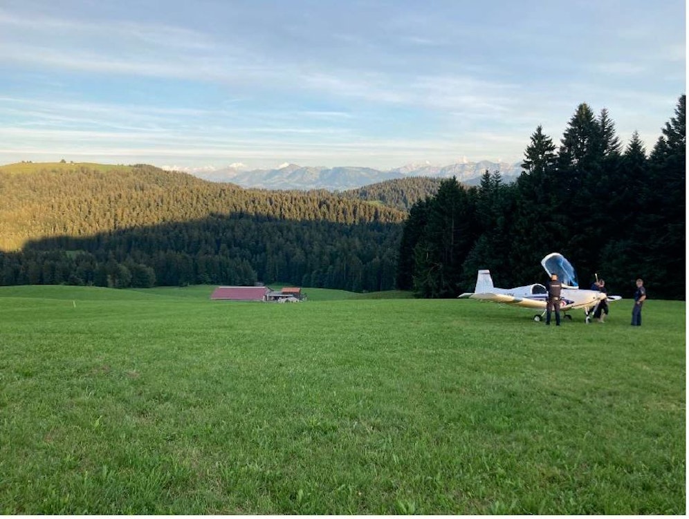 Das Leichtflugzeug musste in Eichenberg notlanden.