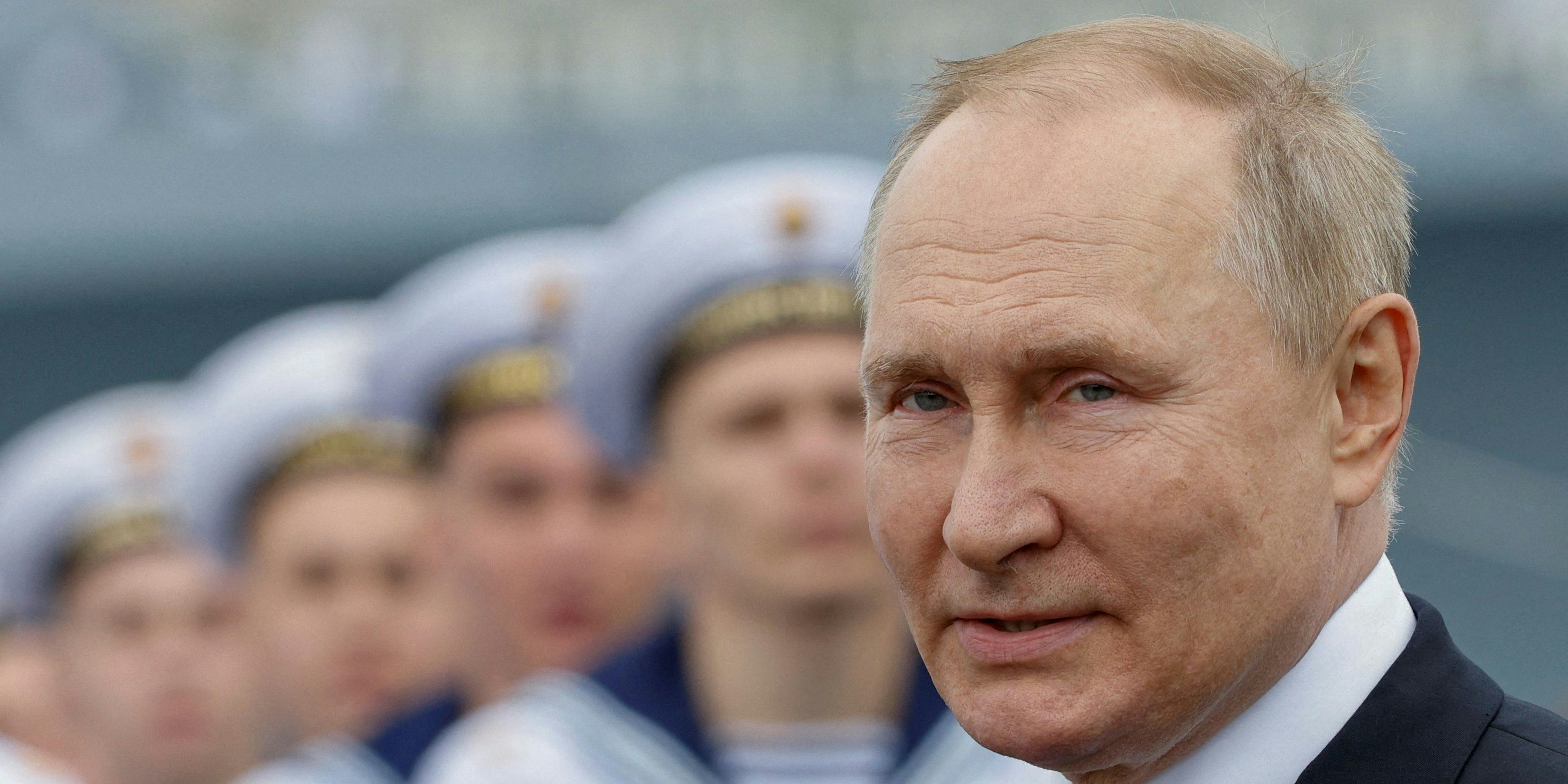 "Die gute Nachricht heißt: Der Kreml will eine Verhandlungslösung", sagte Schröder über Putin.