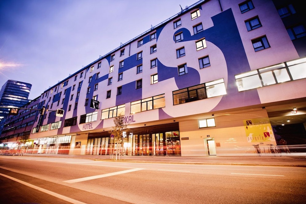 Mitarbeitern im Hotel Zeitgeist steht neuerdings neben der 4-Tage-Woche auch eine weitere Urlaubswoche zur Verfügung.