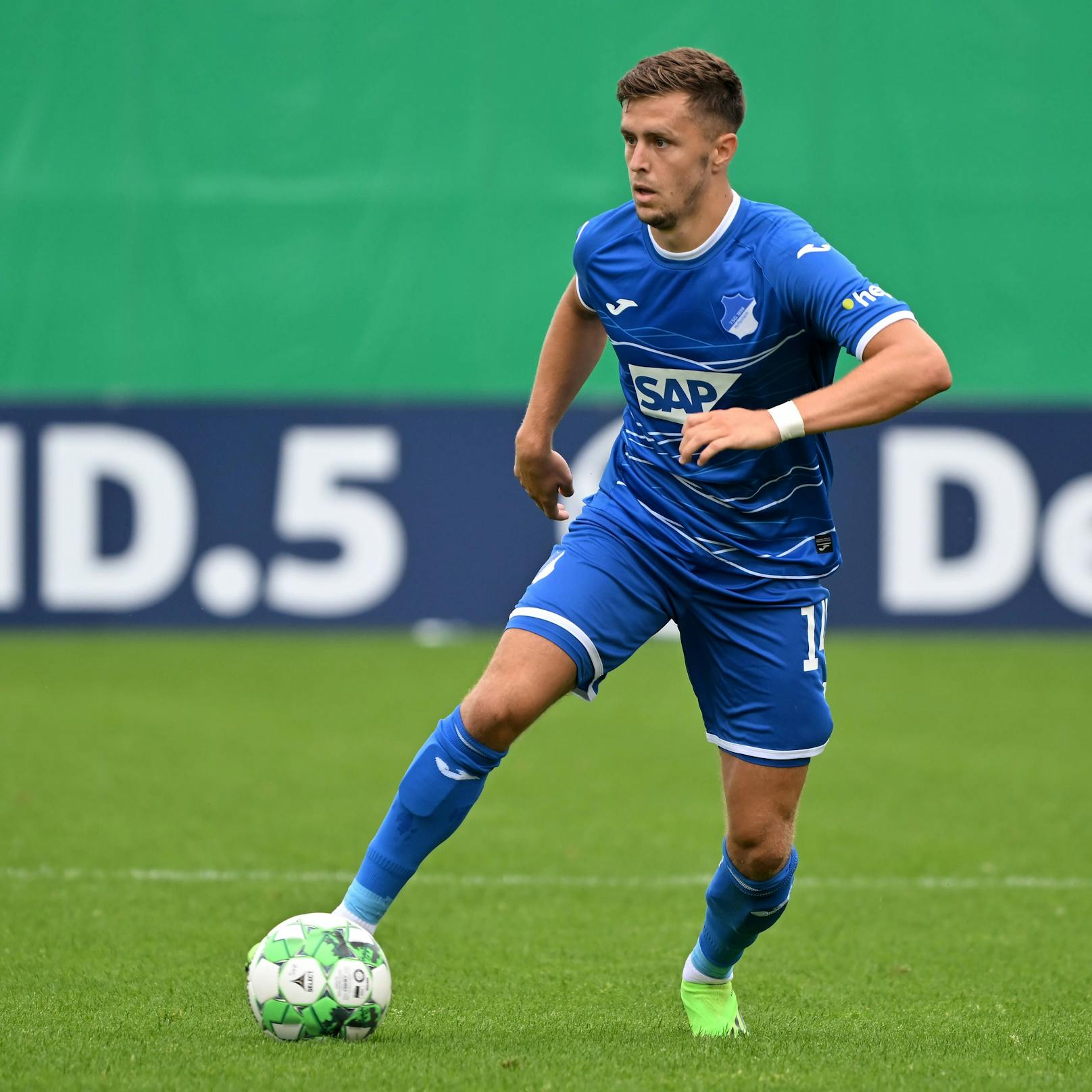 <strong>Christoph Baumgartner (TSG Hoffenheim)</strong> Der 22-Jährige zählt bei Hoffenheim zum Stammpersonal. Immer wieder wird der Mittelfeldspieler mit Top-Vereinen in Verbindung gebracht.
