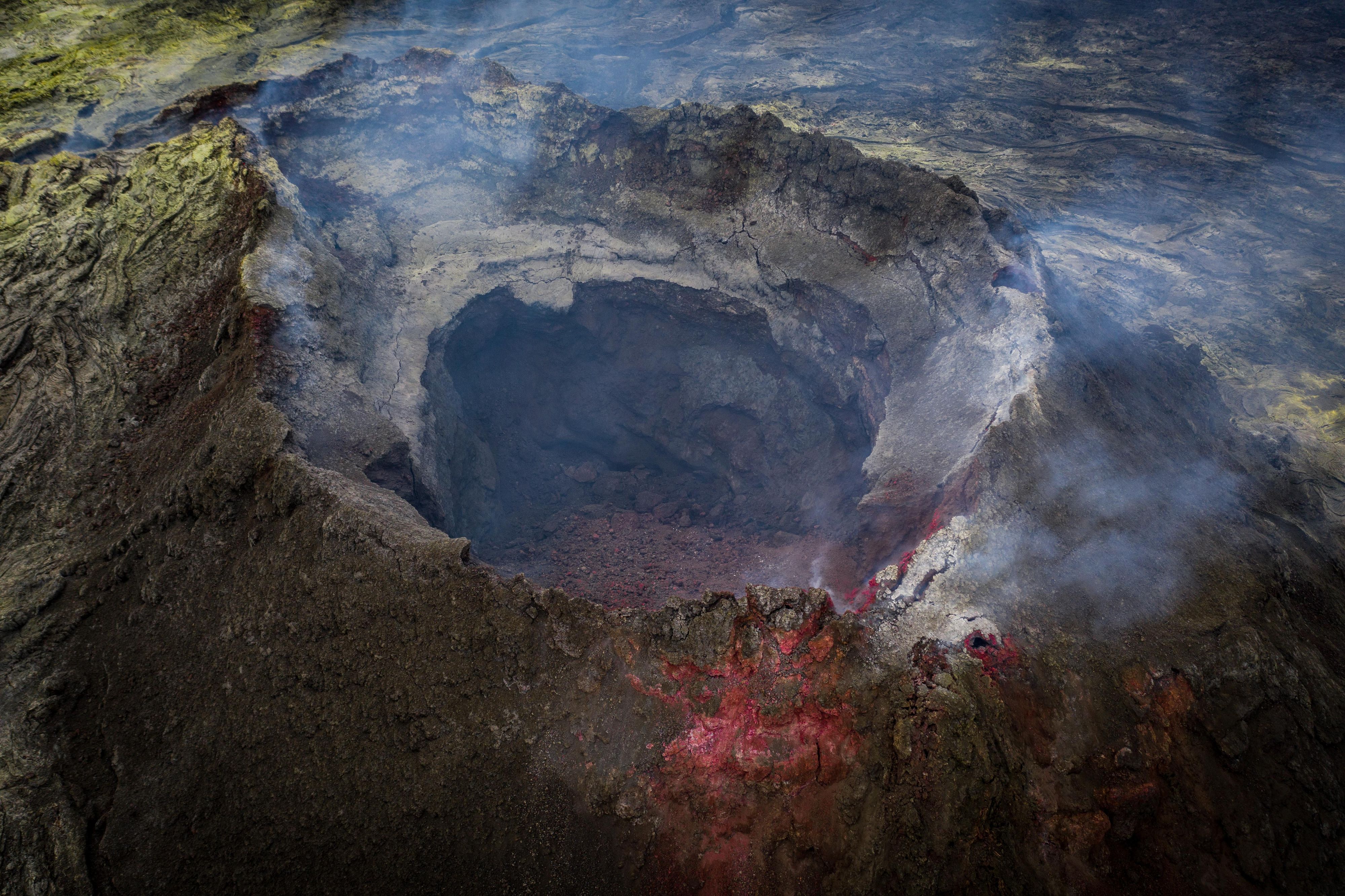 Der Vulkan liegt nur rund 40 Kilometer von der isländischen Hauptstadt Reykjavik entfernt. Mit einem Ausbruch wird in den kommenden Tagen gerechnet.