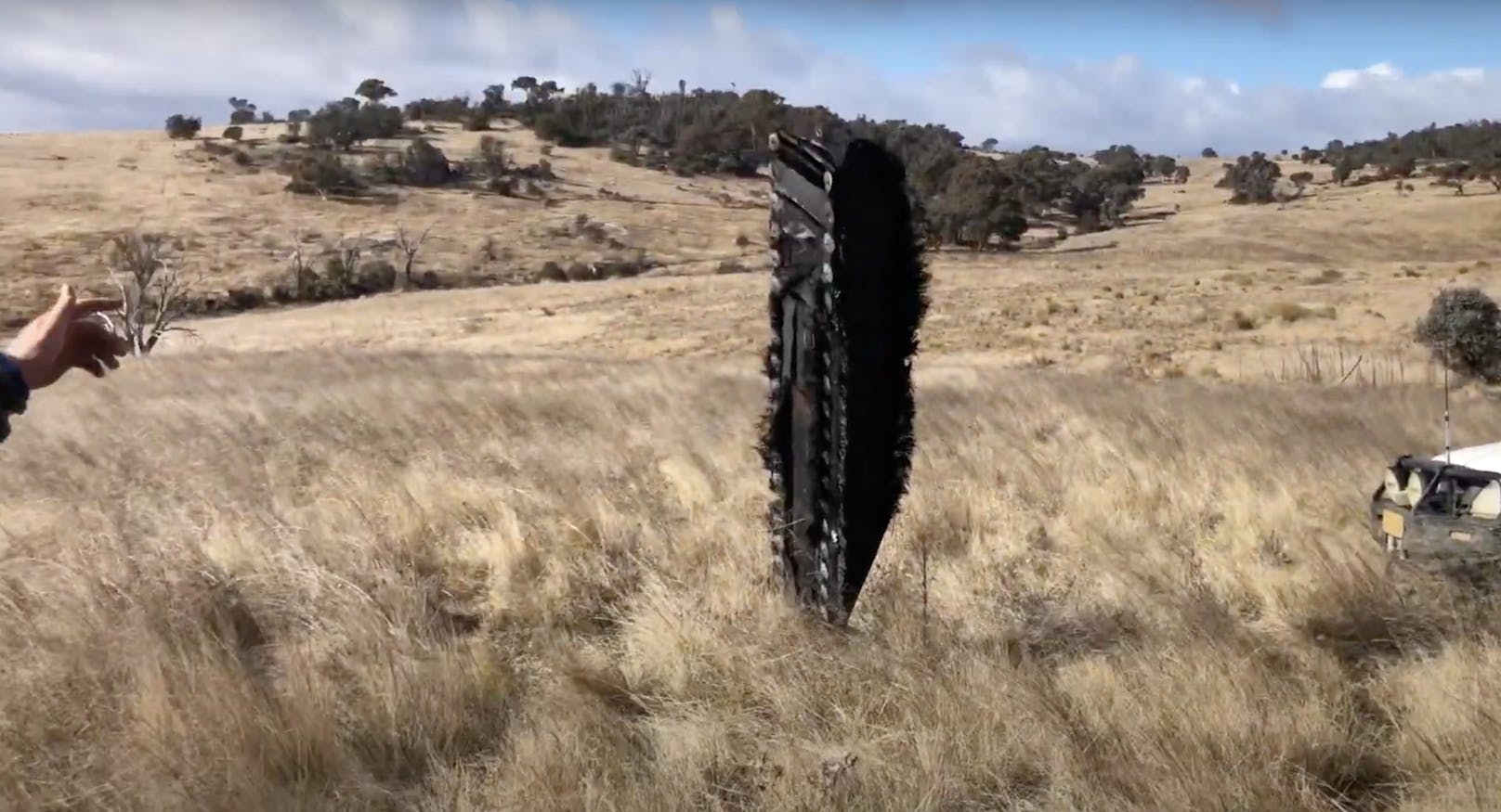 Dieses verkohlte Objekt hat der australische Schafzüchter Mick Miners in einem entlegenen Teil seines Grundstücks gefunden.