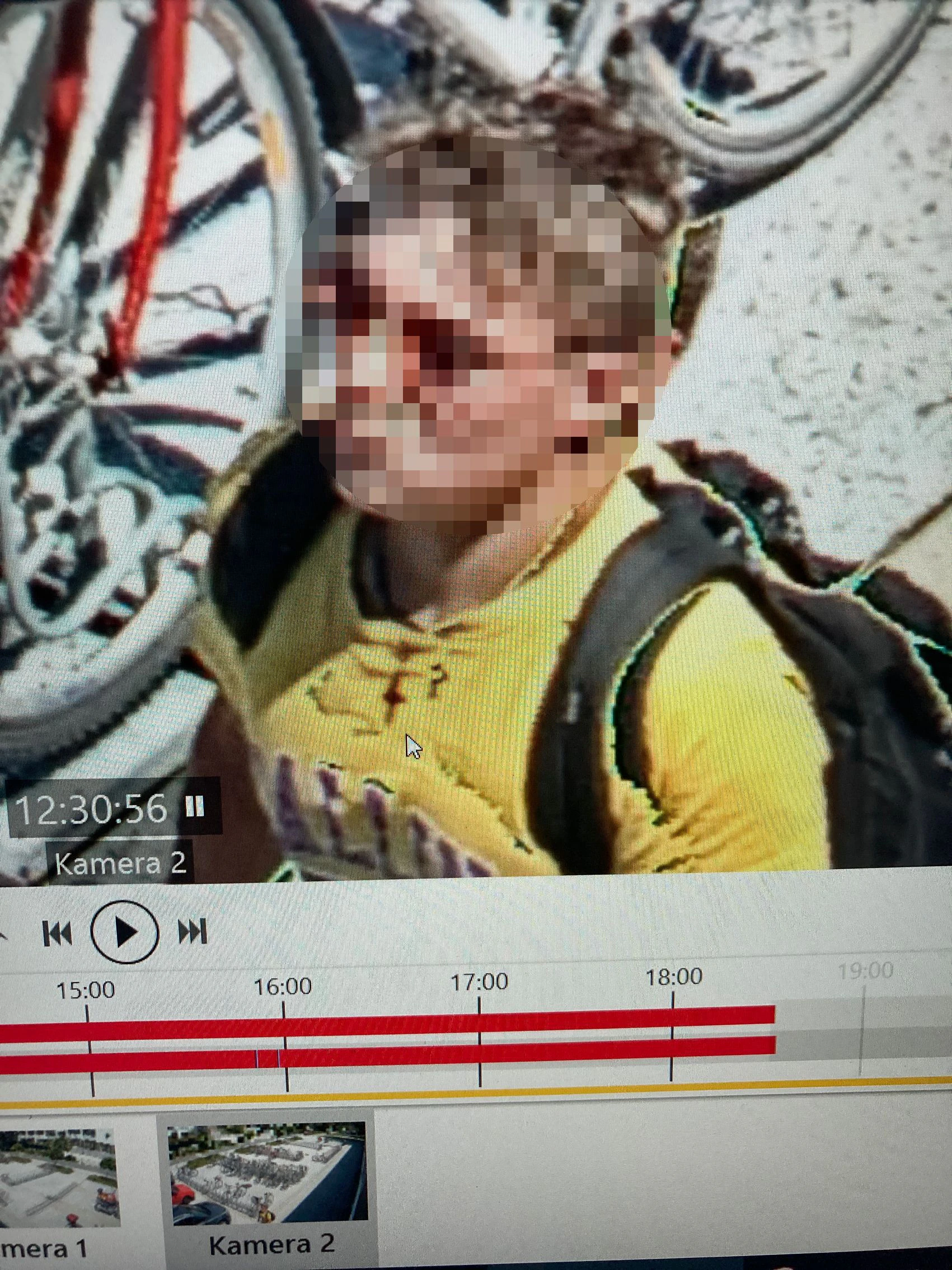 Die Polizei suchte mit zwei Aufnahmen aus einer Überwachungskamera nach diesem Mann.