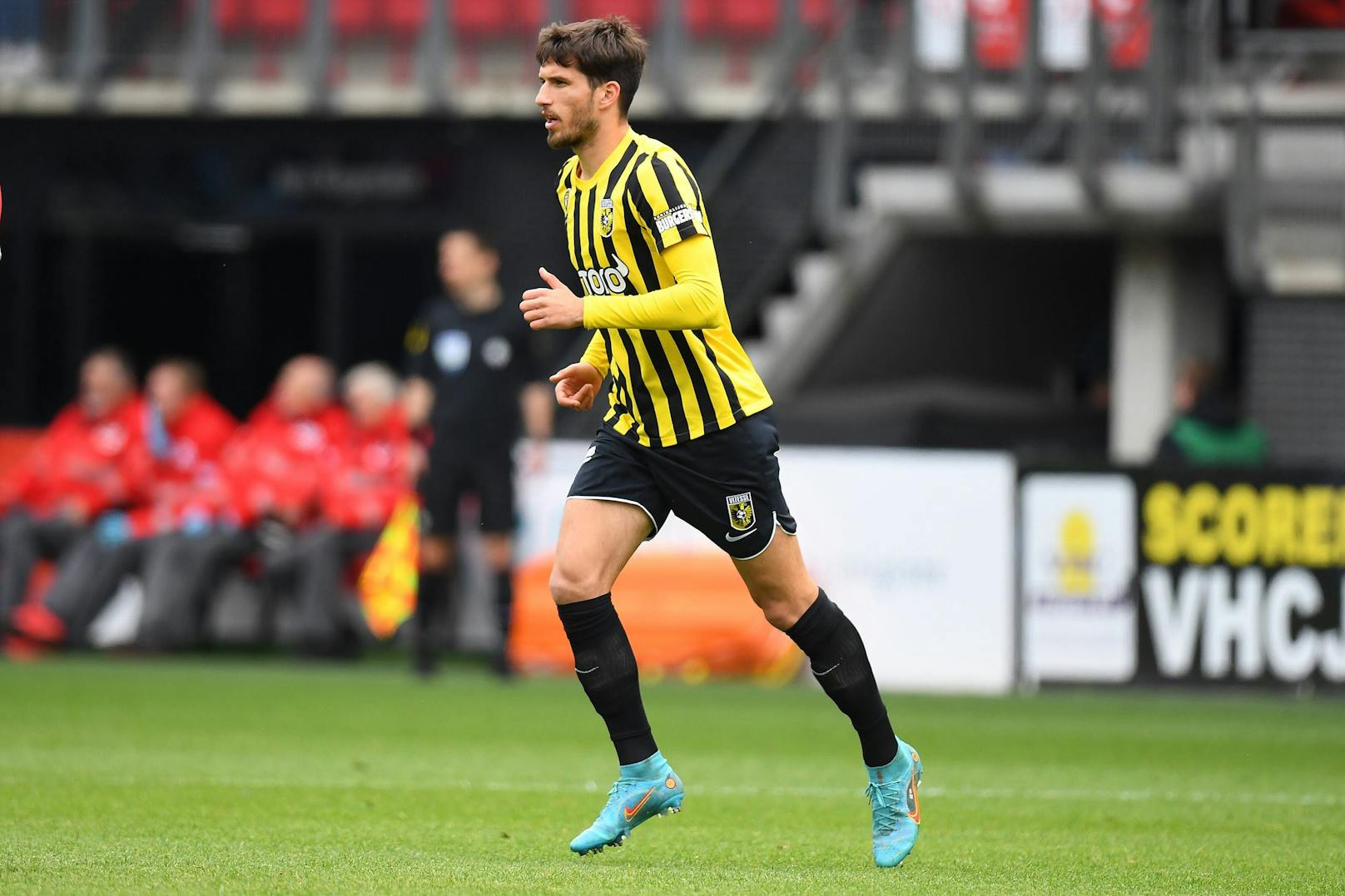 <strong>Adrian Grbic (Lorient)</strong> Nach einem Leihwechsel möchte sich der Stürmer in der kommenden Saison bei seinem Stammverein einen Kaderplatz erkämpfen.