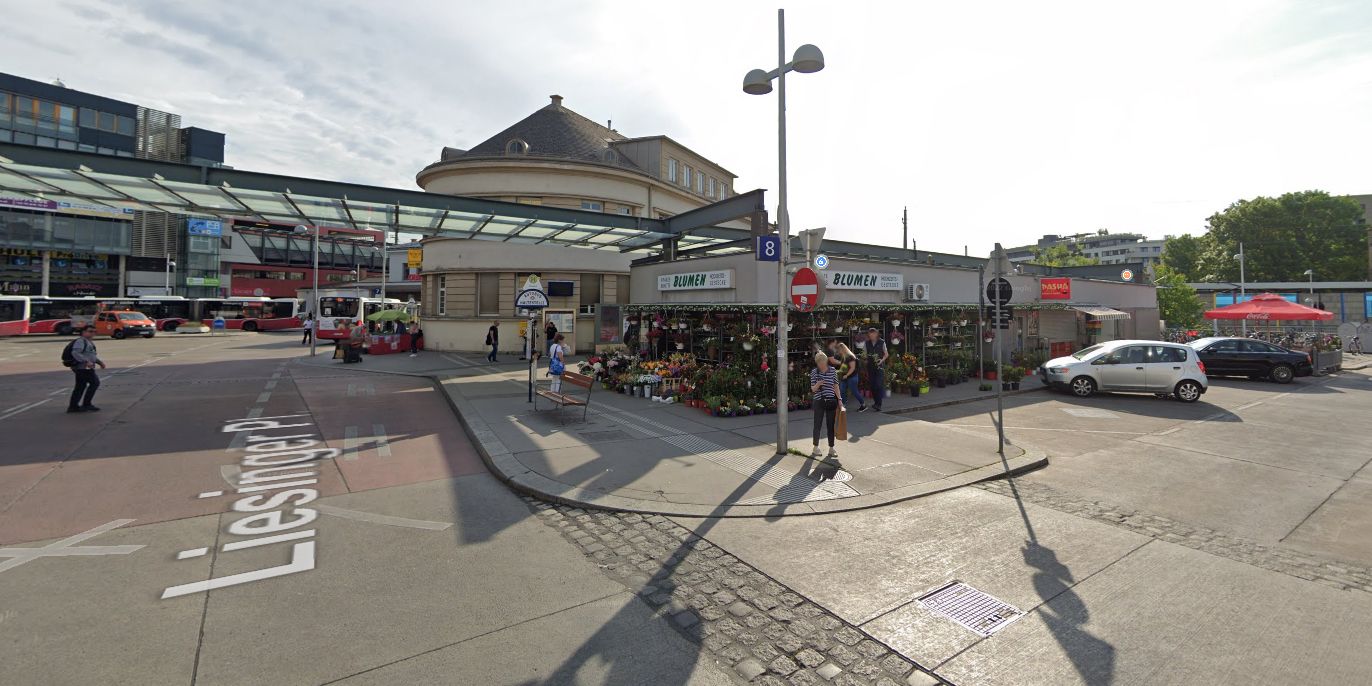 Am Liesinger Platz in Wien kam es zu einem Raub mit einer Schere als Waffe.