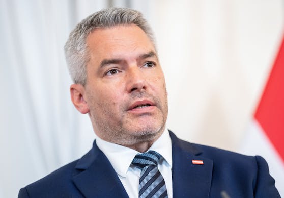 Bundeskanzler Karl Nehammer (ÖVP) ist Schlusslicht im Ranking von 22 Regierungschefs.