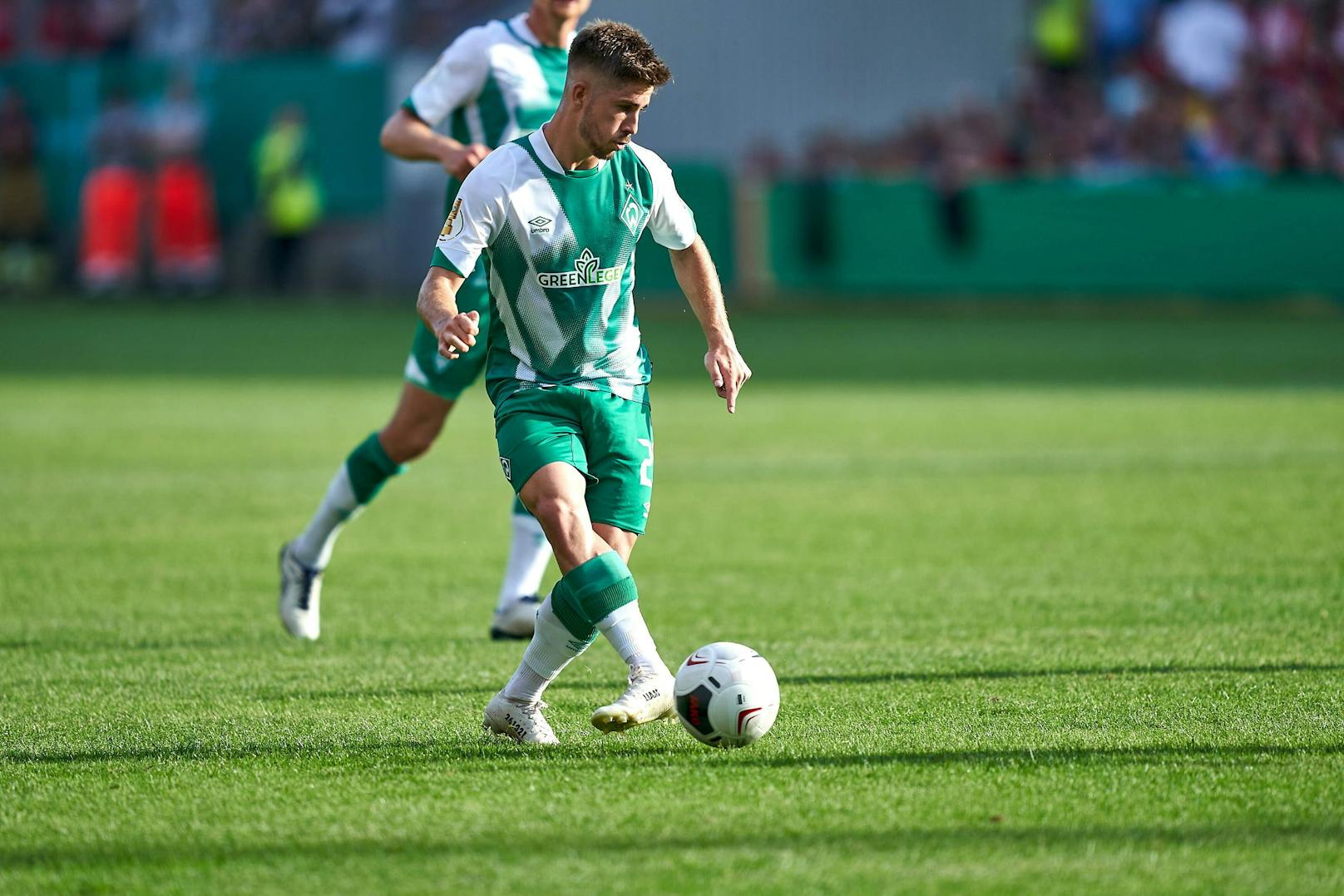 <strong>Romano Schmid (Werder Bremen)</strong> Der Mittelfeldspieler wird bei Werder eine wichtige Rolle spielen, verhalf seiner Mannschaft mit starken Auftritten zum Aufstieg.