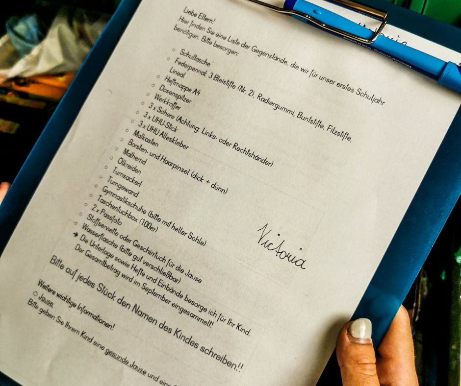 Die Materiallisten zu Schulbeginn stellen viele Familien vor schier unüberwindbare Herausforderungen.