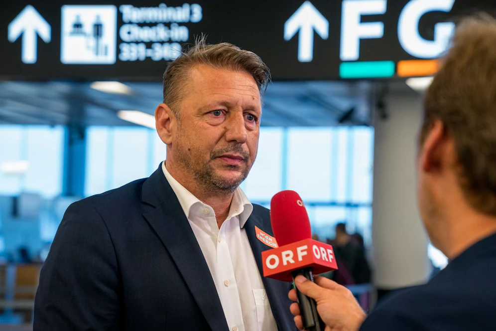 Rapid-Sport-Geschäftsführer Zoran Barisic spricht über die Gerüchte rund um Yusuf Demir. 