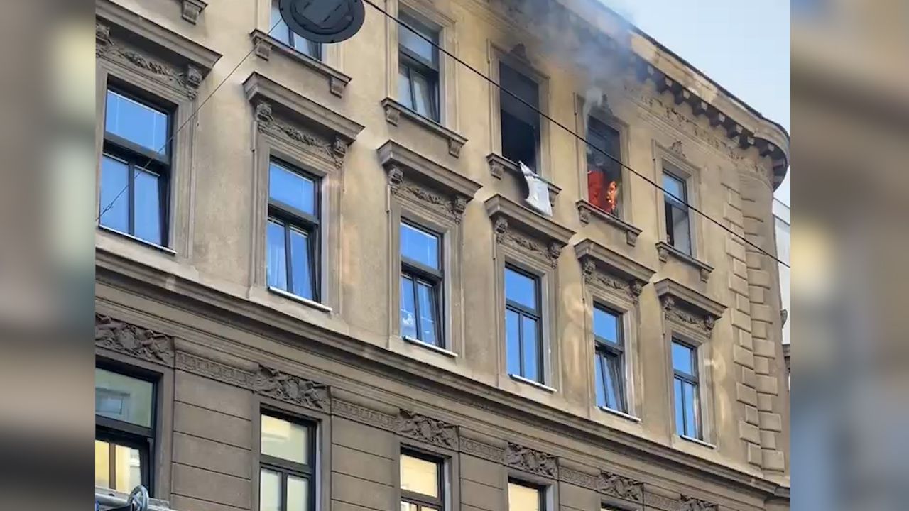 Am Donnerstagabend kam es zu einem heftigen Zimmerbrand. 