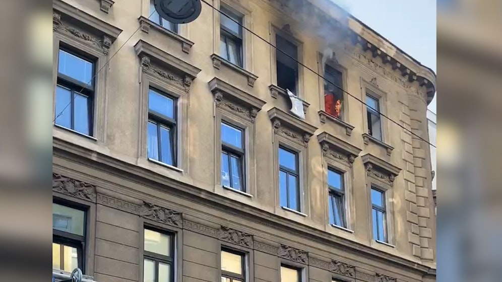 Am Donnerstagabend kam es zu einem heftigen Zimmerbrand.