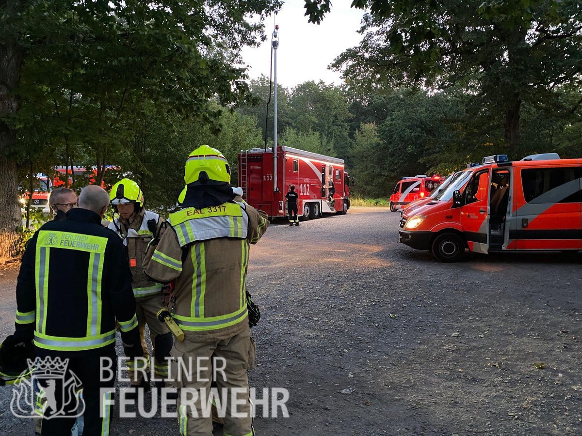 Die Berliner Feuerwehr steht aktuell mit einem Großaufgebot im Einsatz.