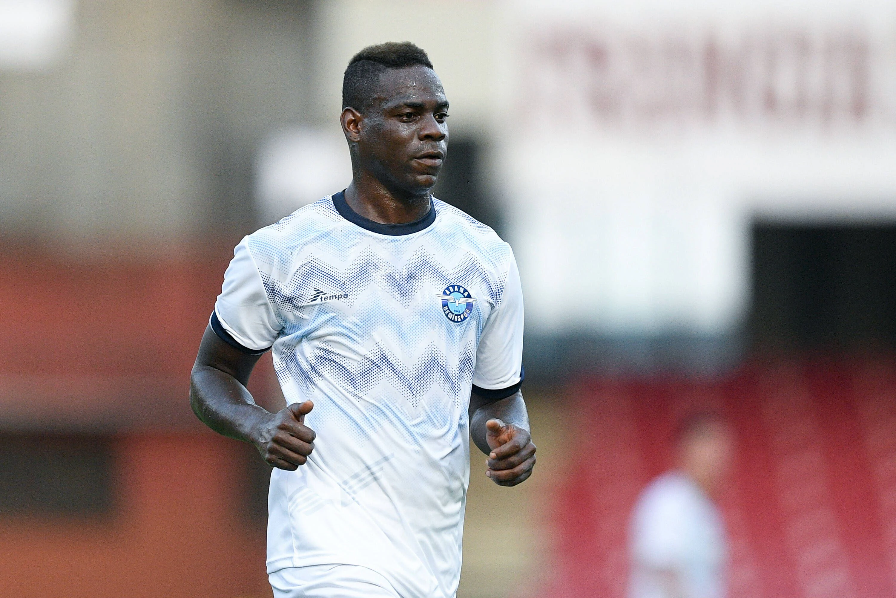 Superstar Mario Balotelli könnte neuer Mannschaftskollege von ÖFB-Goalie Heinz Lindner werden.