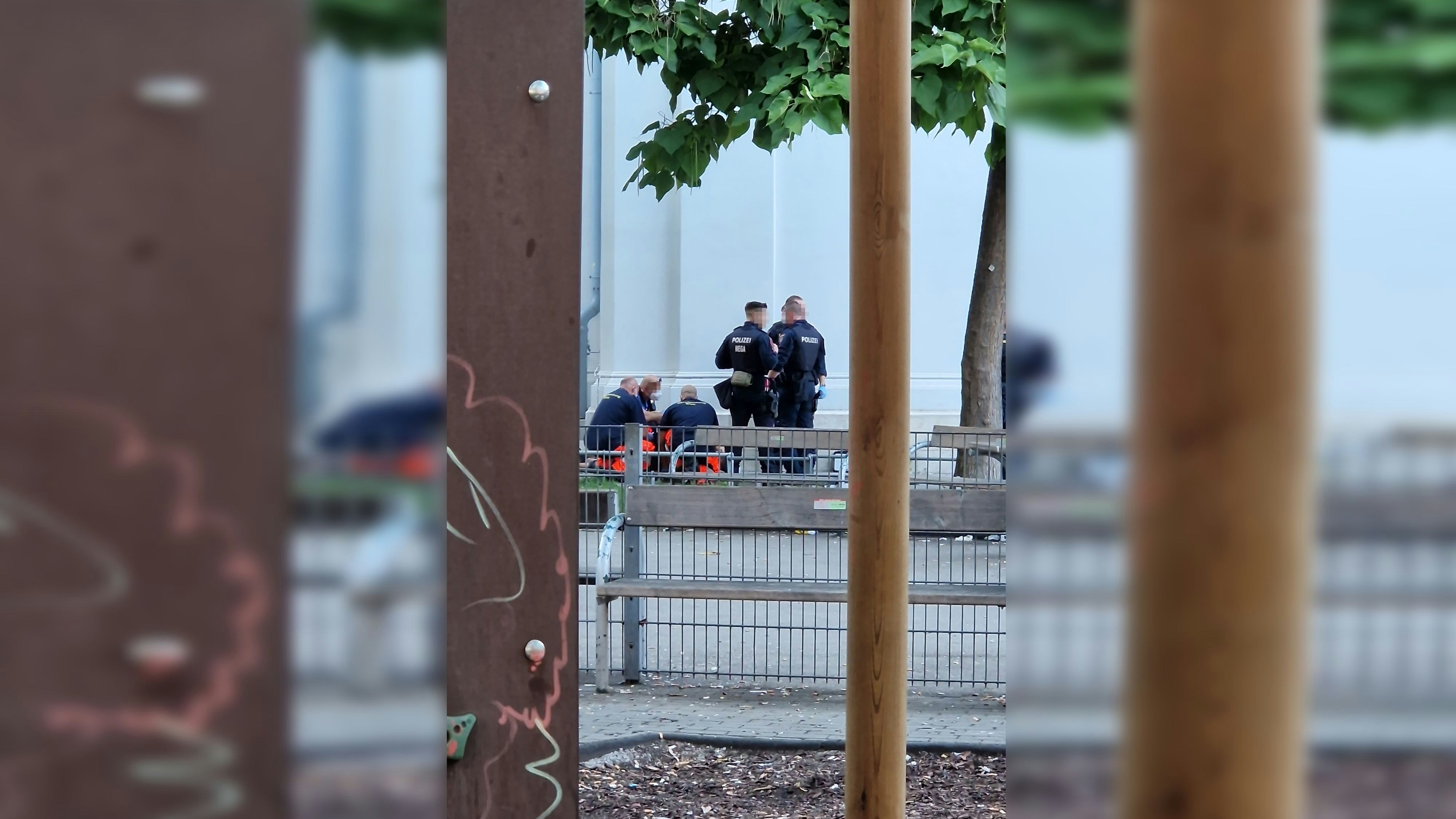 Das verletzte Opfer (35) attackierte die Einsatzkräfte.