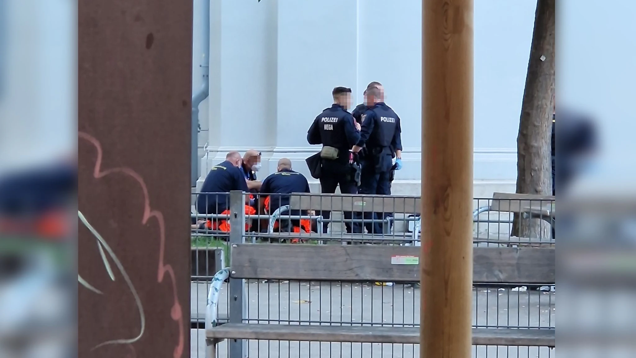 Das verletzte Opfer (35) attackierte die Einsatzkräfte.