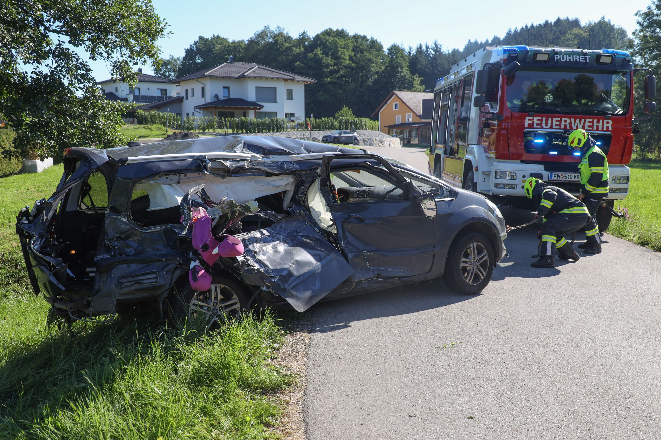 Der Lenker übersah den Regionalzug und es kam zu einer Kollision.