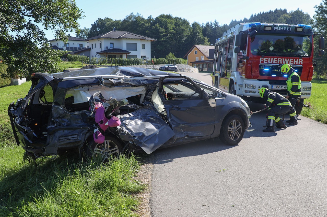Heute.at - Totalschaden – Zug übersehen, Pkw stürzte über Böschung