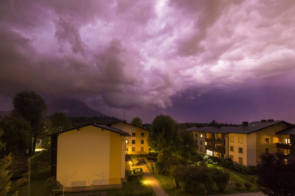 Die krachende Hitze hat jede Menge große Gewitterzellen im Gepäck.
