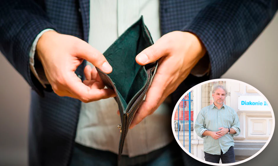 Ein Vater aus Oberösterreich ist finanziell nicht mehr in der Lage, die Kosten für den Besuch seines Kindes zu stemmen. Die Diakonie Österreich hilft, berichtet Sozialexperte Martin Schenk (re.). 