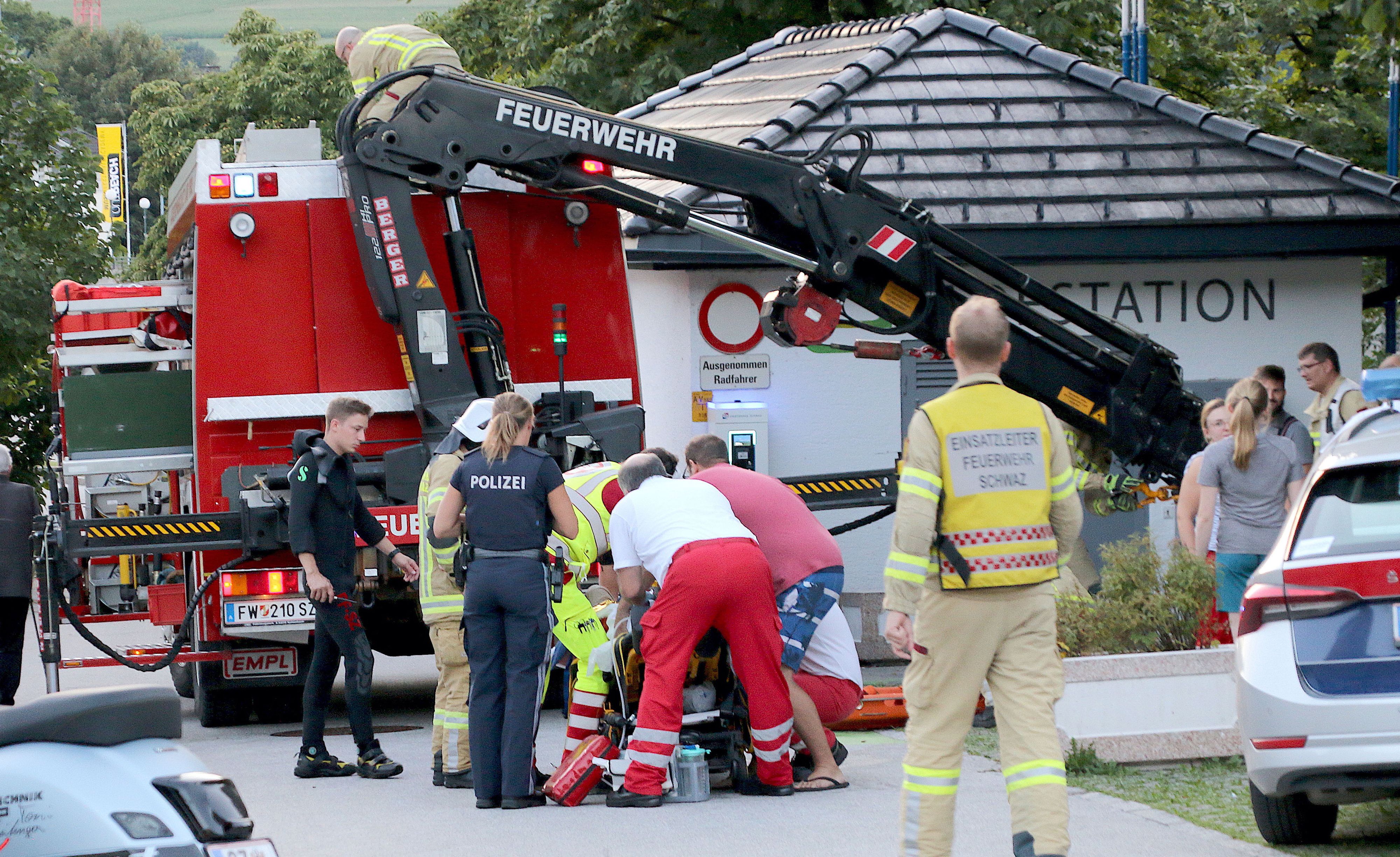 Die Prügelei nahm eine lebensgefährliche Wendung als einer der Jugendlichen aus rund drei Meter Höhe in den Lahnbach stürzte.