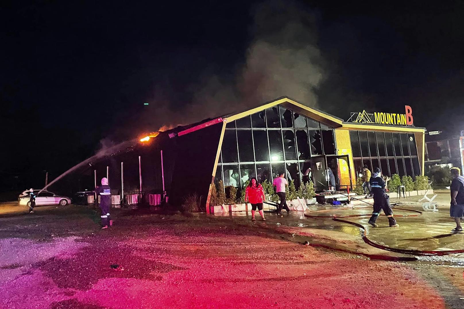 Bei dem Feuer im Club Mountain B im Bezirk Sattahip kamen 13 Menschen ums Leben.