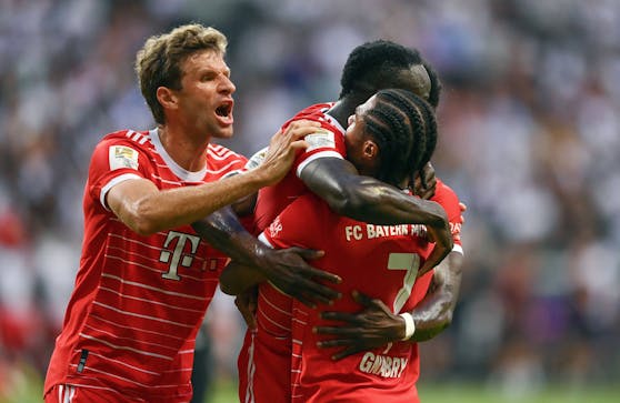 Die Bayern lassen Eintracht Frankfurt zum Bundesliga-Auftakt keine Chance.
