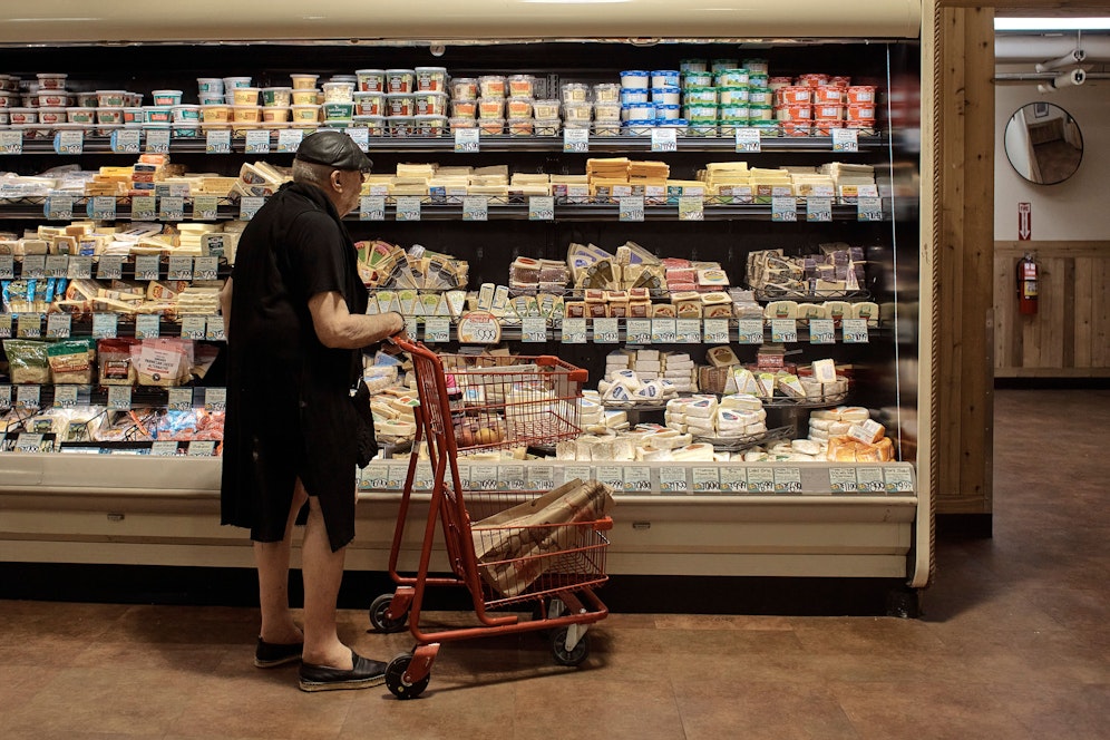 Viele Pensionisten müssen aktuell einen Sozialmarkt besuchen.