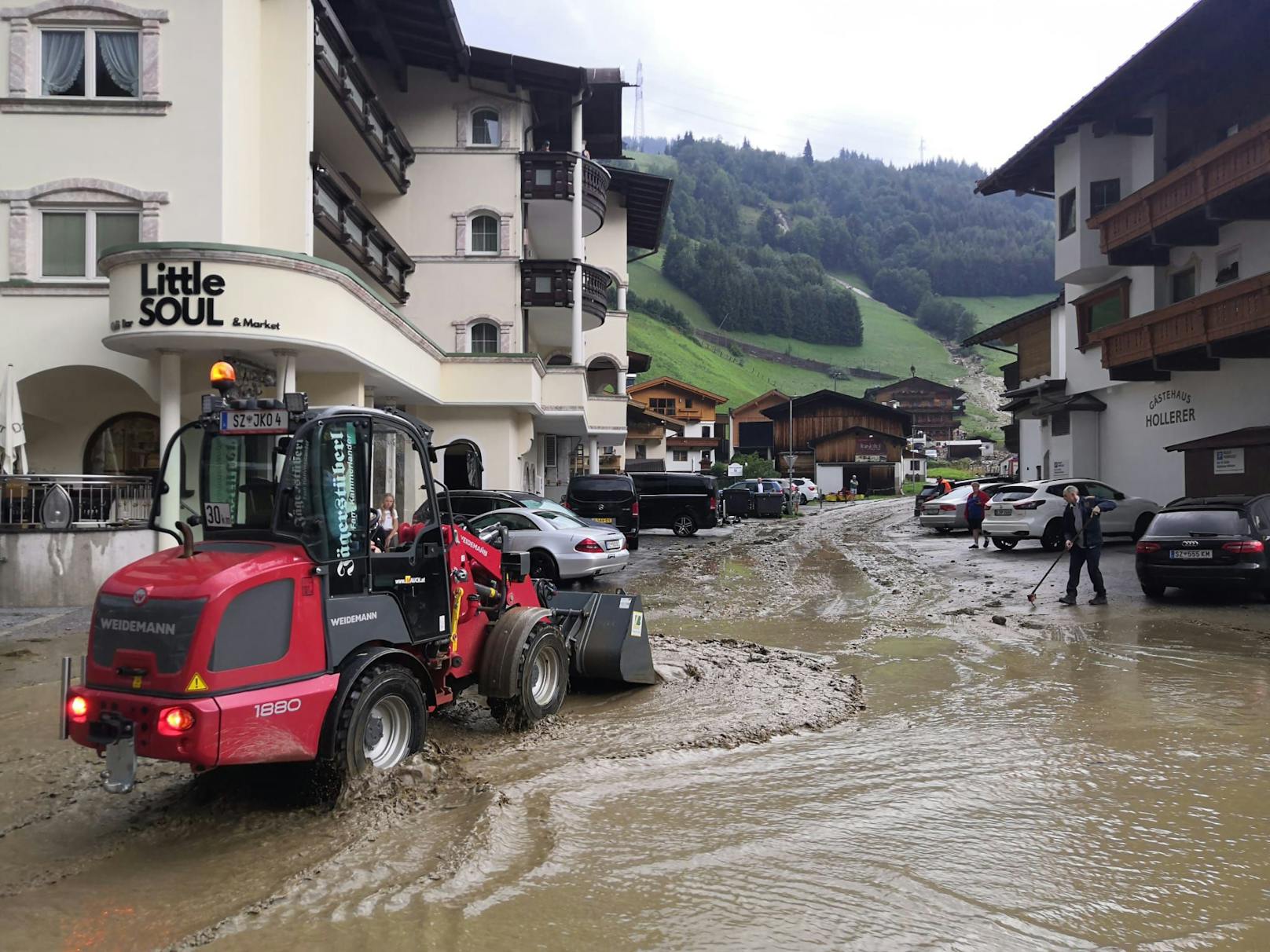 Schwere Unwetter haben am Freitag in Tirol eine Spur der Verwüstung hinterlassen. <a target="_blank" data-li-document-ref="100221346" href="https://www.heute.at/g/wetter-100221346">Mehr dazu HIER &gt;&gt;</a>