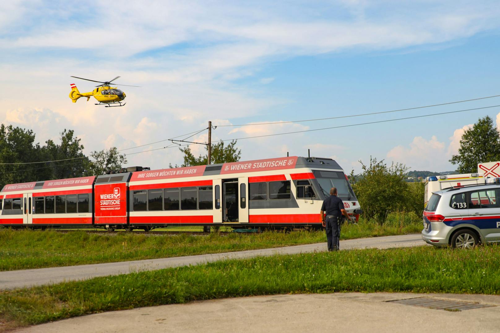 Im Bereich eines Bahnüberganges in Waizenkirchen kam es aus noch unbekannter Ursache am Freitag zum Zusammenstoß zwischen einem Moped und einem Zug.