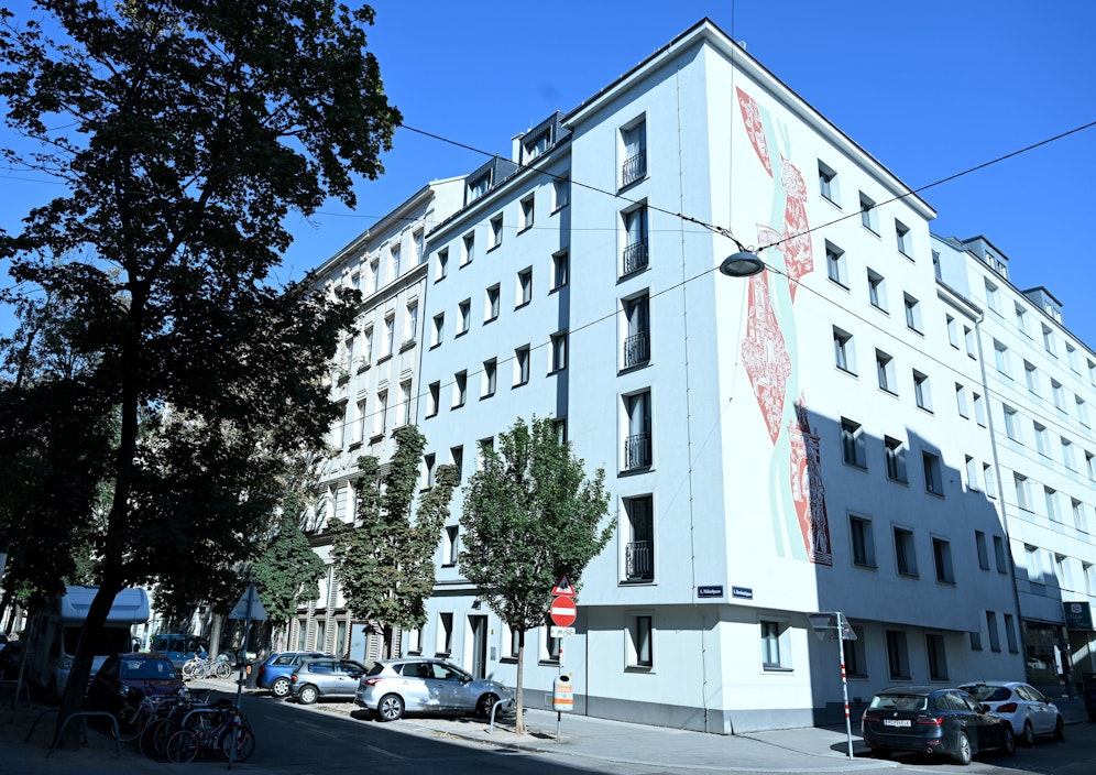 In diesem Wohnhaus in der Mollardgasse wurden die beiden Toten gefunden.