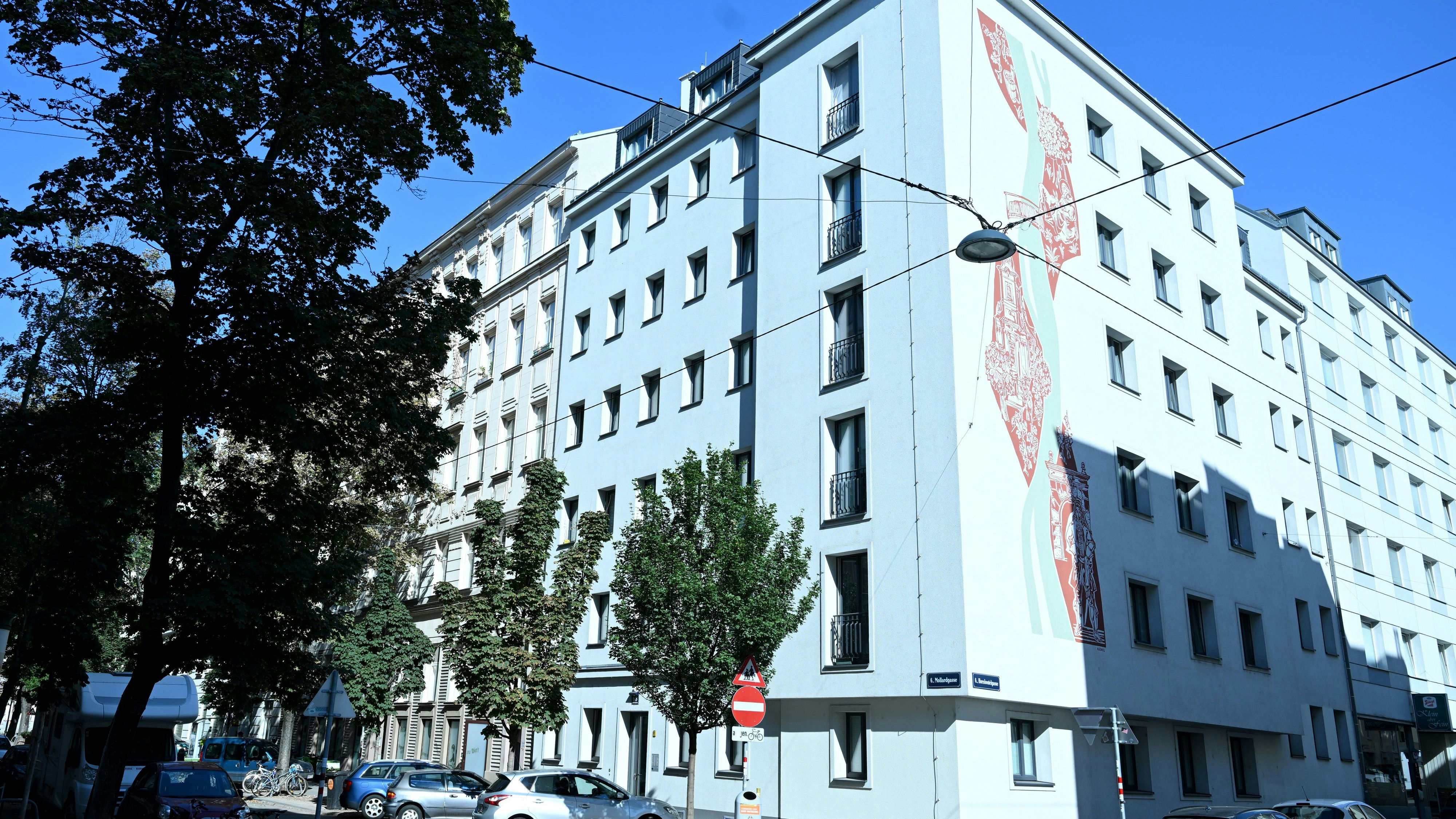 In diesem Wohnhaus in der Mollardgasse wurden die beiden Toten gefunden.