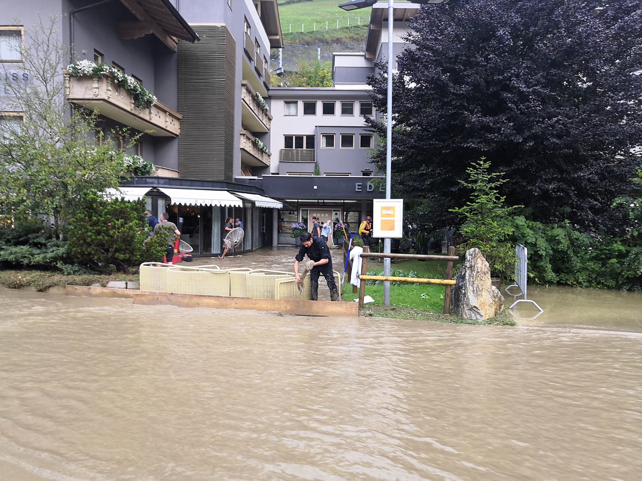 Gerlos-Unwetterlage-Überflutung/Überschwemmung-Fotocredit: ZOOM.TIROL 