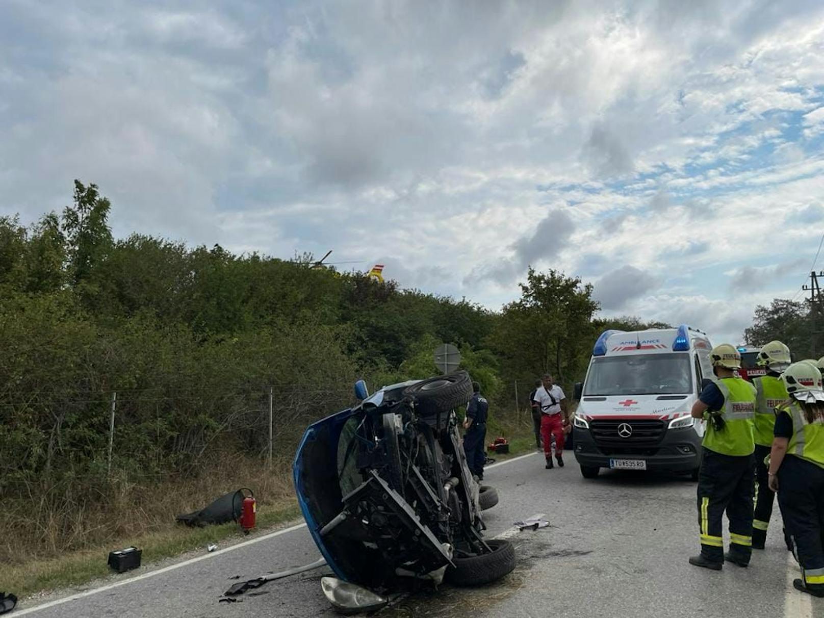 Die Lenkerin und das Kleinkind wurden beim Crash verletzt.