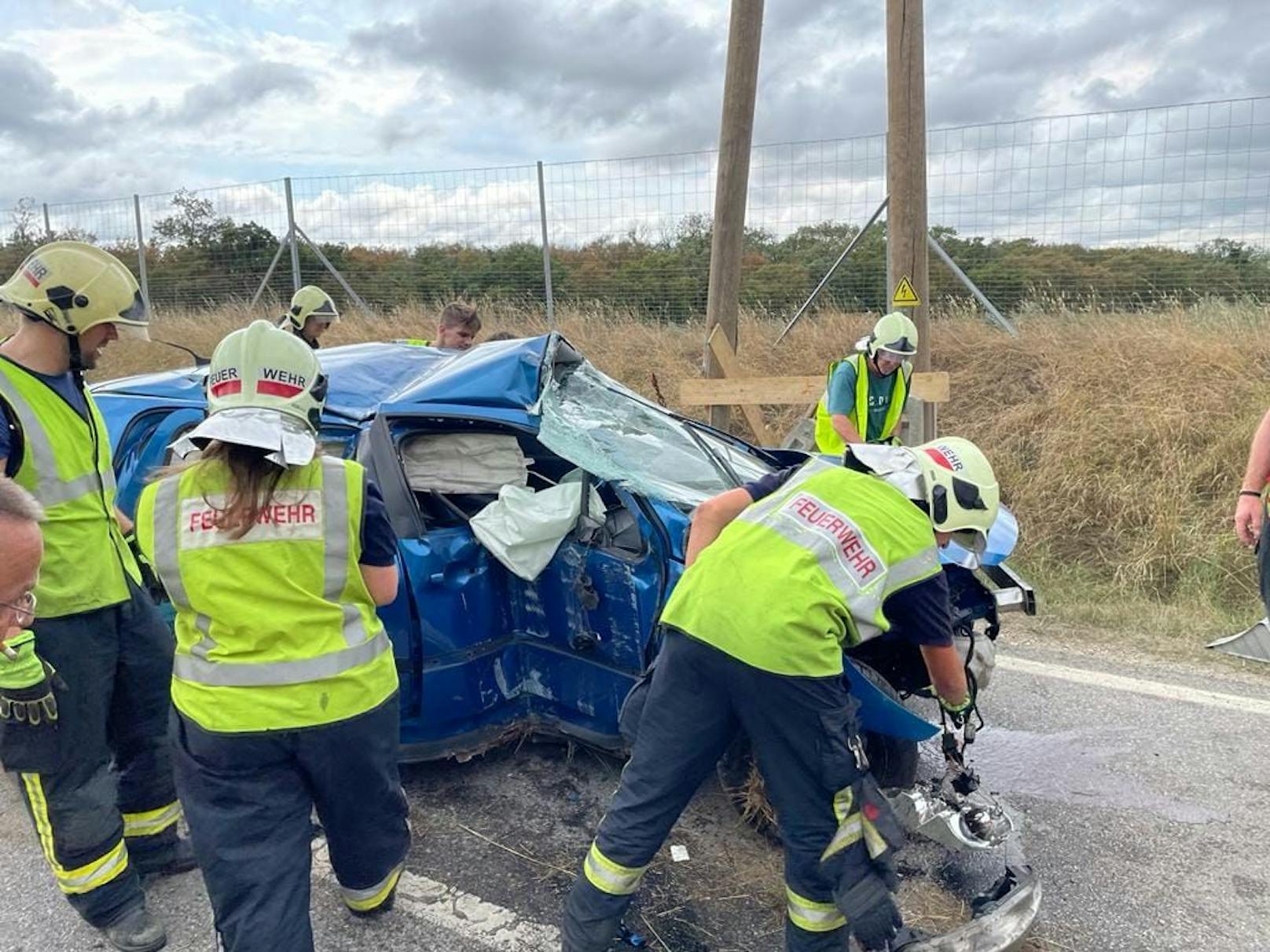 Die Lenkerin und das Kleinkind wurden beim Crash verletzt.