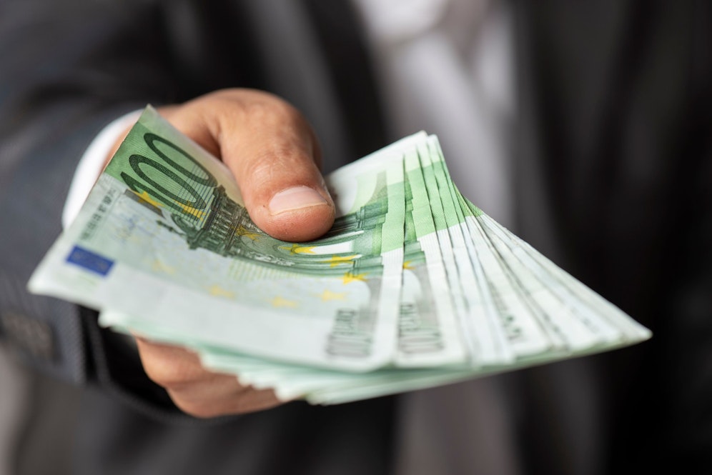 Angesichts der Teuerung werden Forderungen auf eine massive Erhöhung der Mindestlöhne laut. Symbolbild