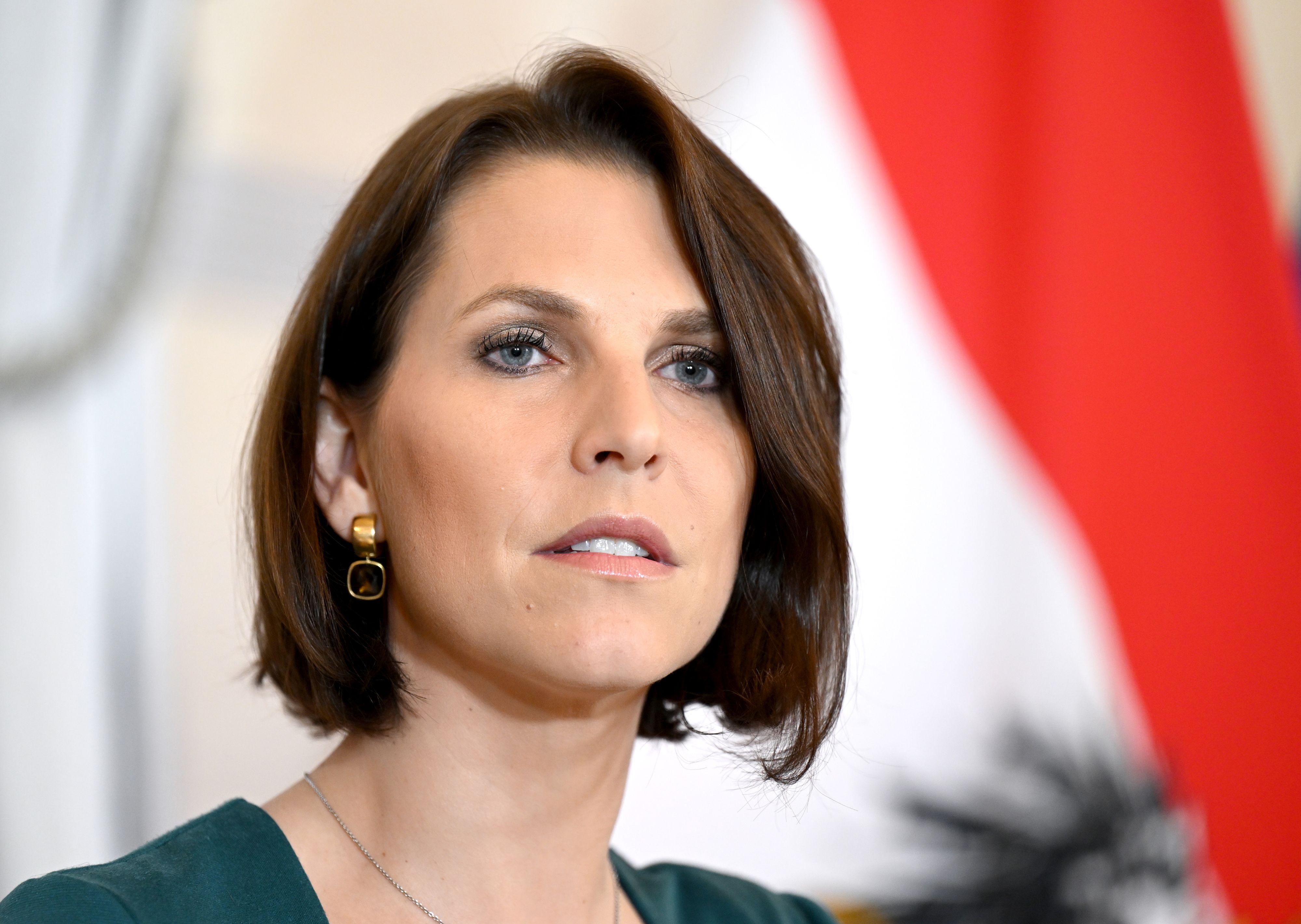 Karoline Edtstadler sieht die aktuellen Umfragewerte der ÖVP XXX