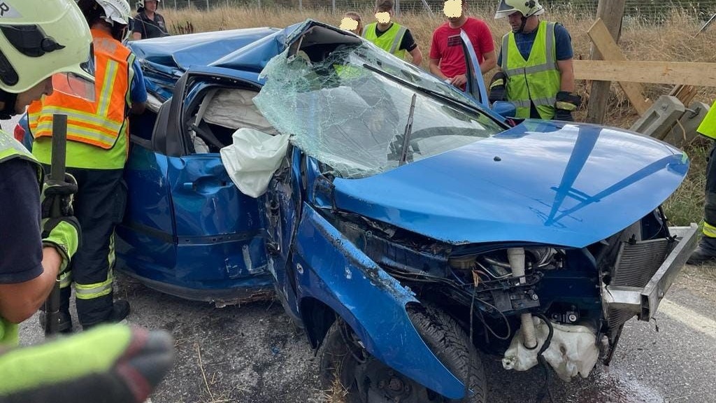 Die Lenkerin und das Kleinkind wurden beim Crash verletzt.