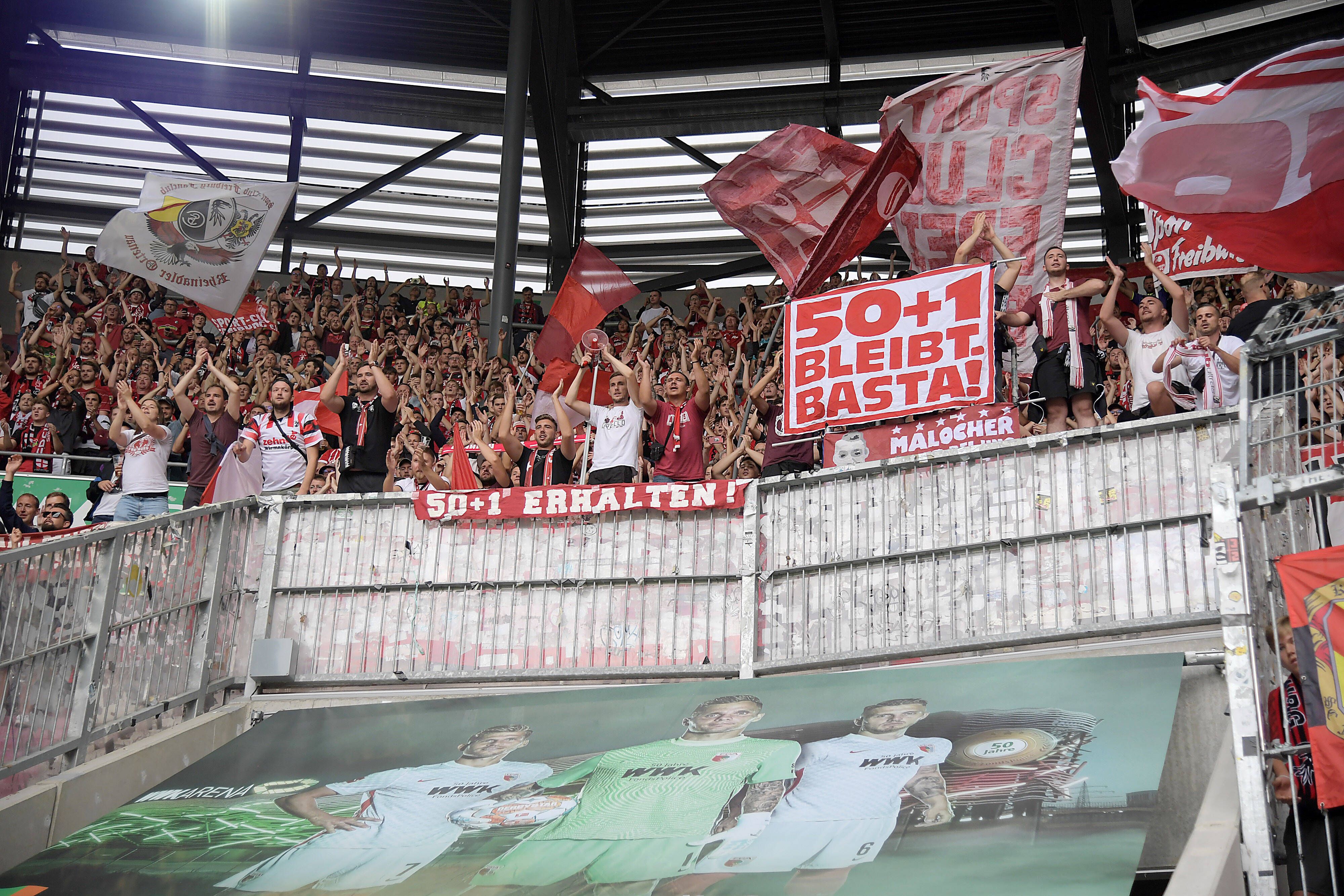 In Augsburg ist ein Fan zusammengebrochen. 