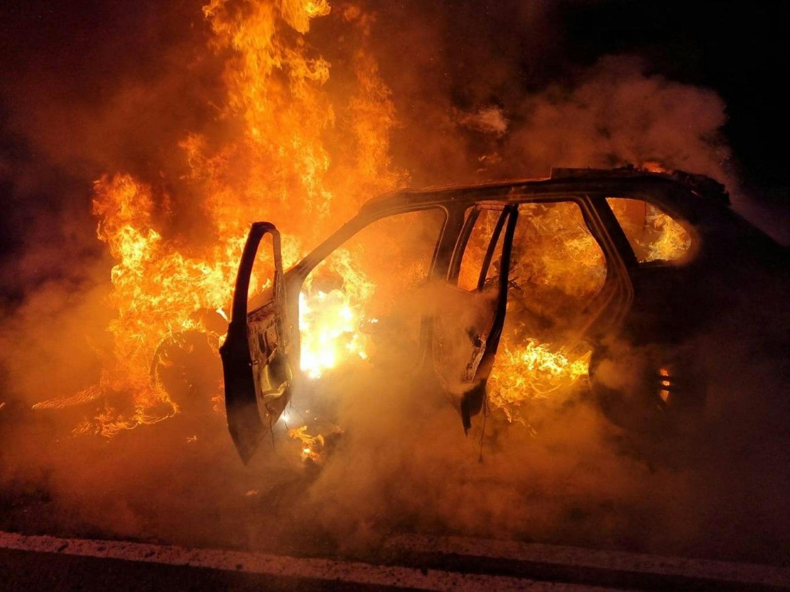Familienauto geht plötzlich in Flammen auf