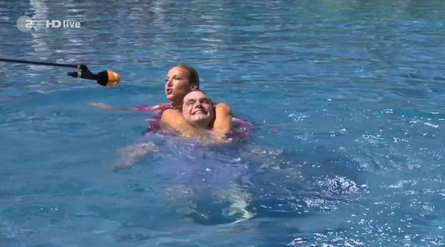 Auf Kuschelkurs: Andrea Kiewel und ihr Kollege Lutz van der Horst