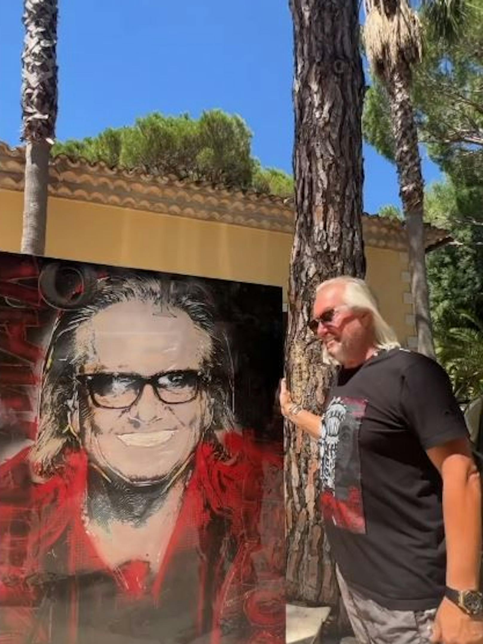 Robert Geiss bekam von einem Künstler ein Selbstporträt geschenkt. Fans finden, er schaut auf dem Bild aus wie Jack Nicholson.