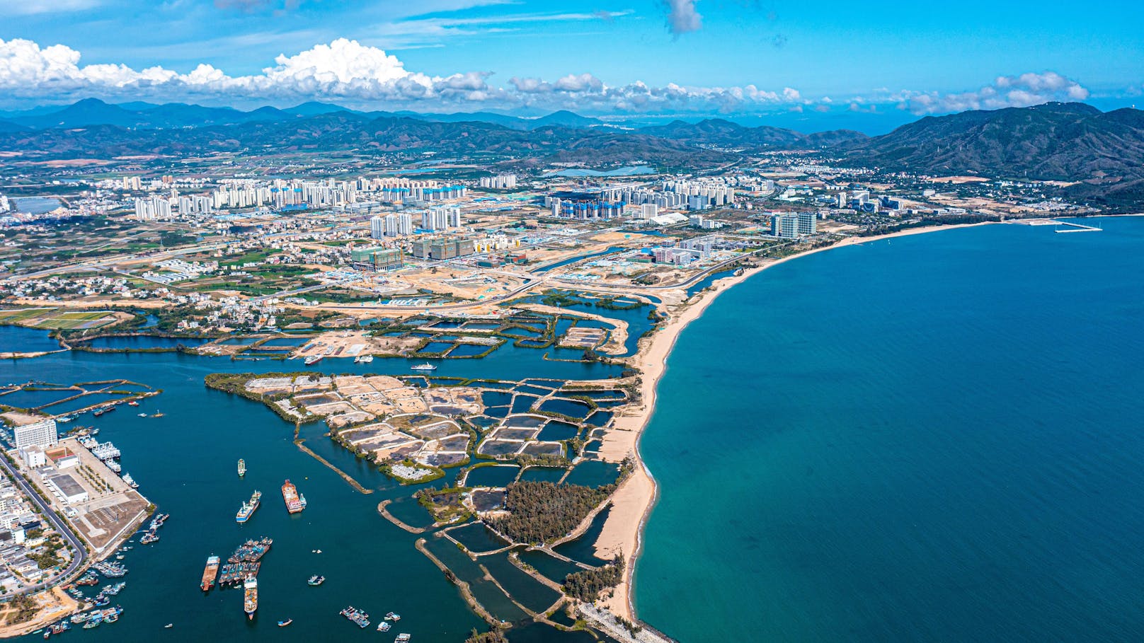Das Urlaubsparadies Sanya auf der Insel Hainan ist auch als "Chinas Hawaii" bekannt.