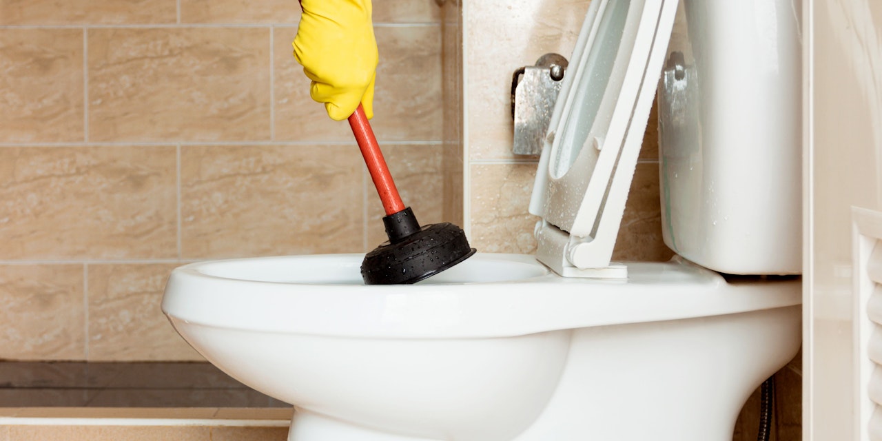 Österreich 15 Minuten für verstopftes Klo Paar zahlt 1.000 Euro Heute.at