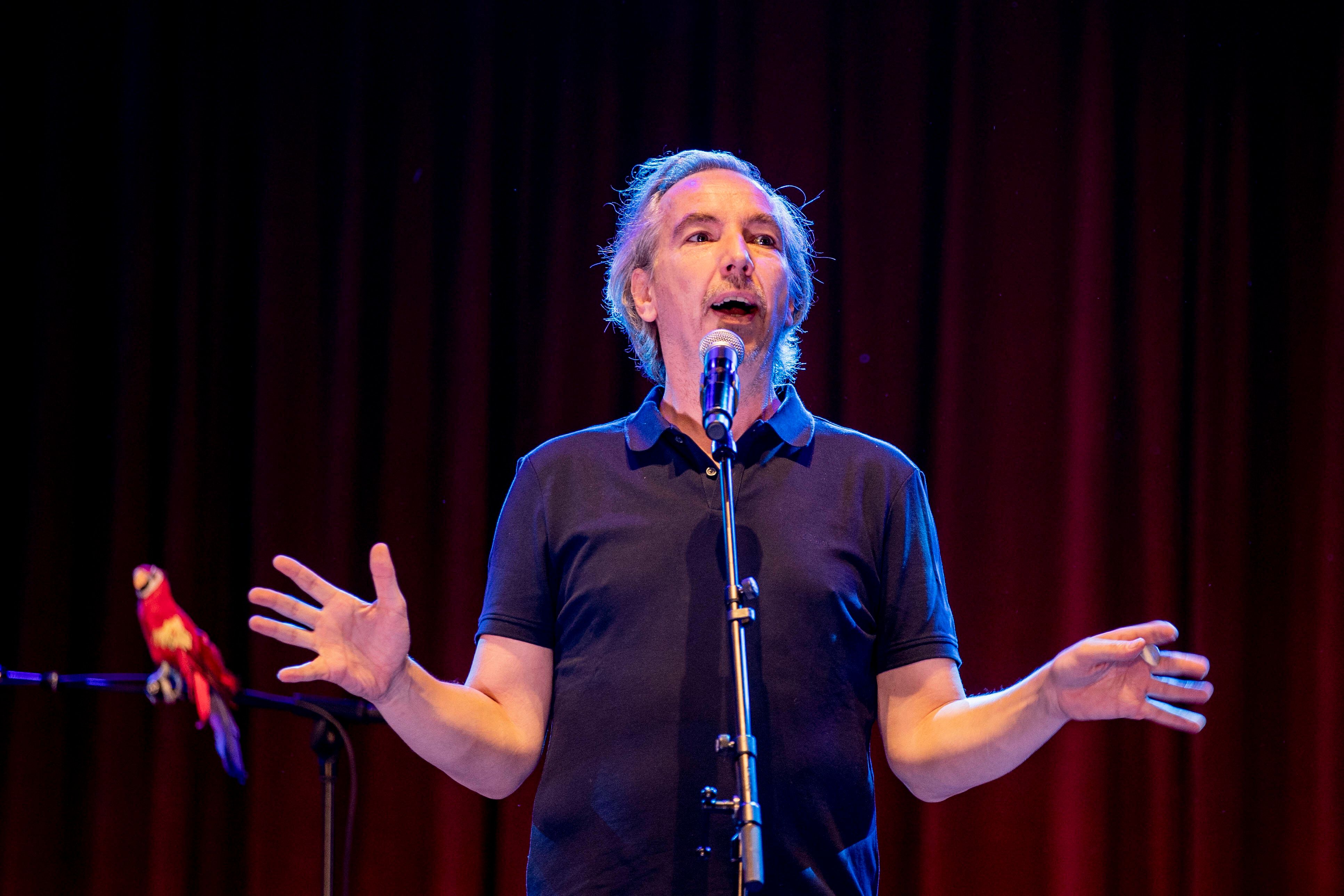 Entertainer Olli Schulz zuckte bei seinem Konzert aus.