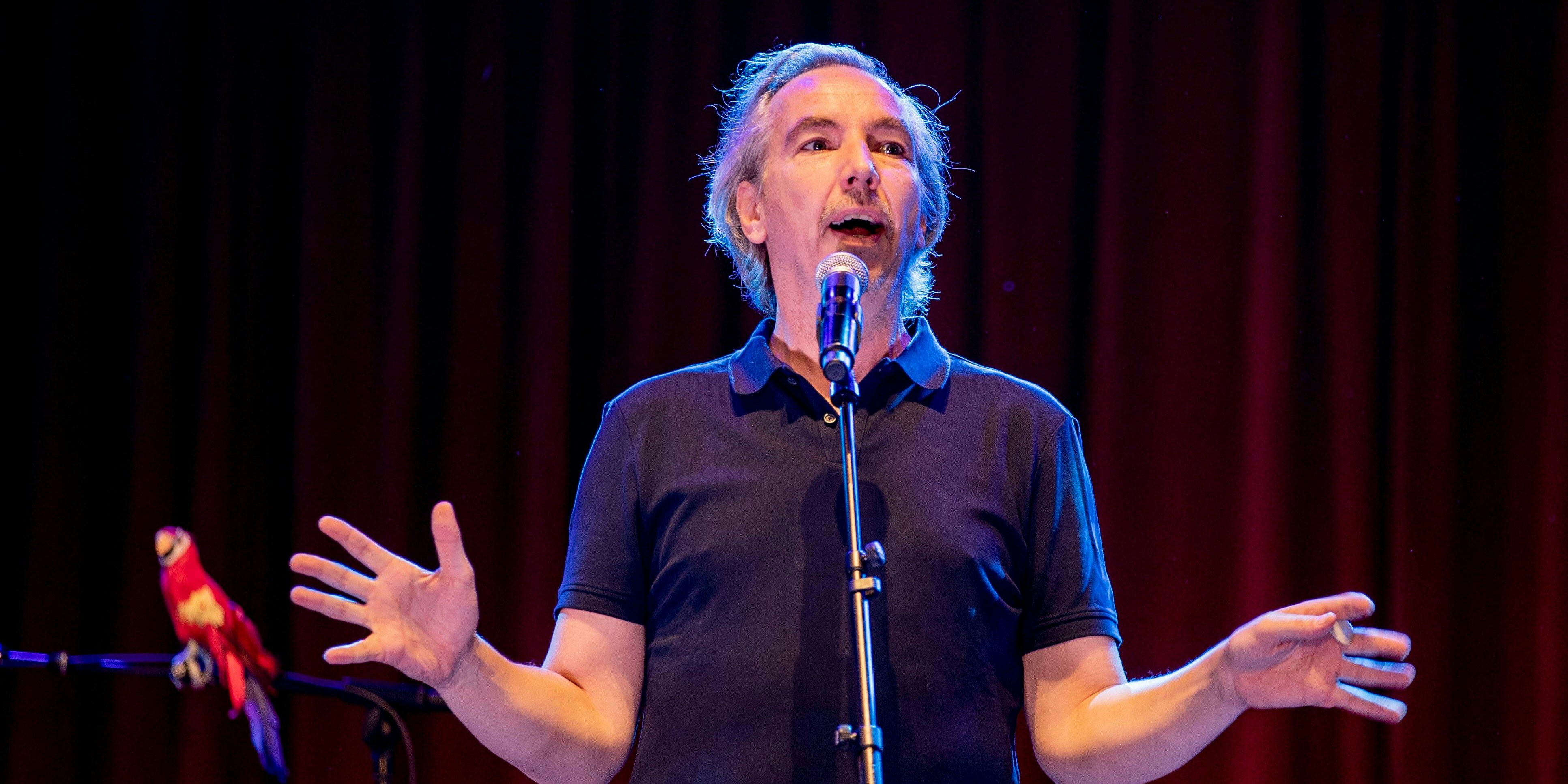 Entertainer Olli Schulz zuckte bei seinem Konzert aus.