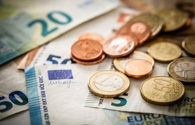 Zwei Lotto-Spieler gewinnen zwei Millionen Euro. 