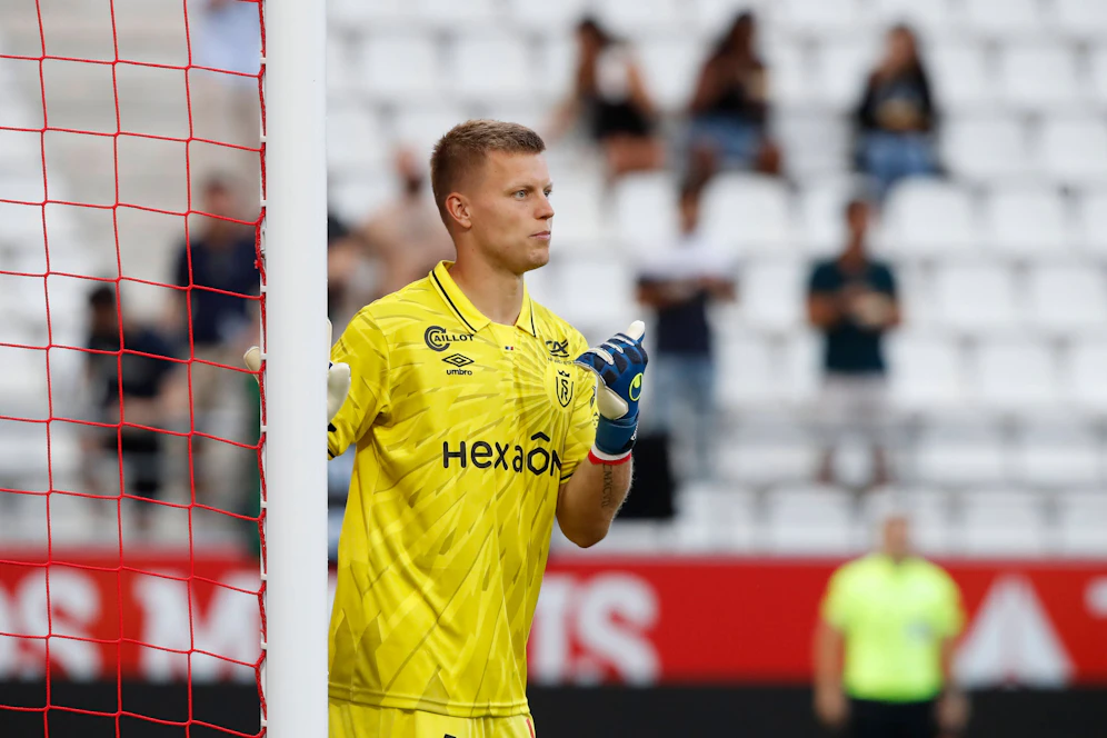 Patrick Pentz kassierte bei seinem Debüt für Stade Reims vier Gegentore.